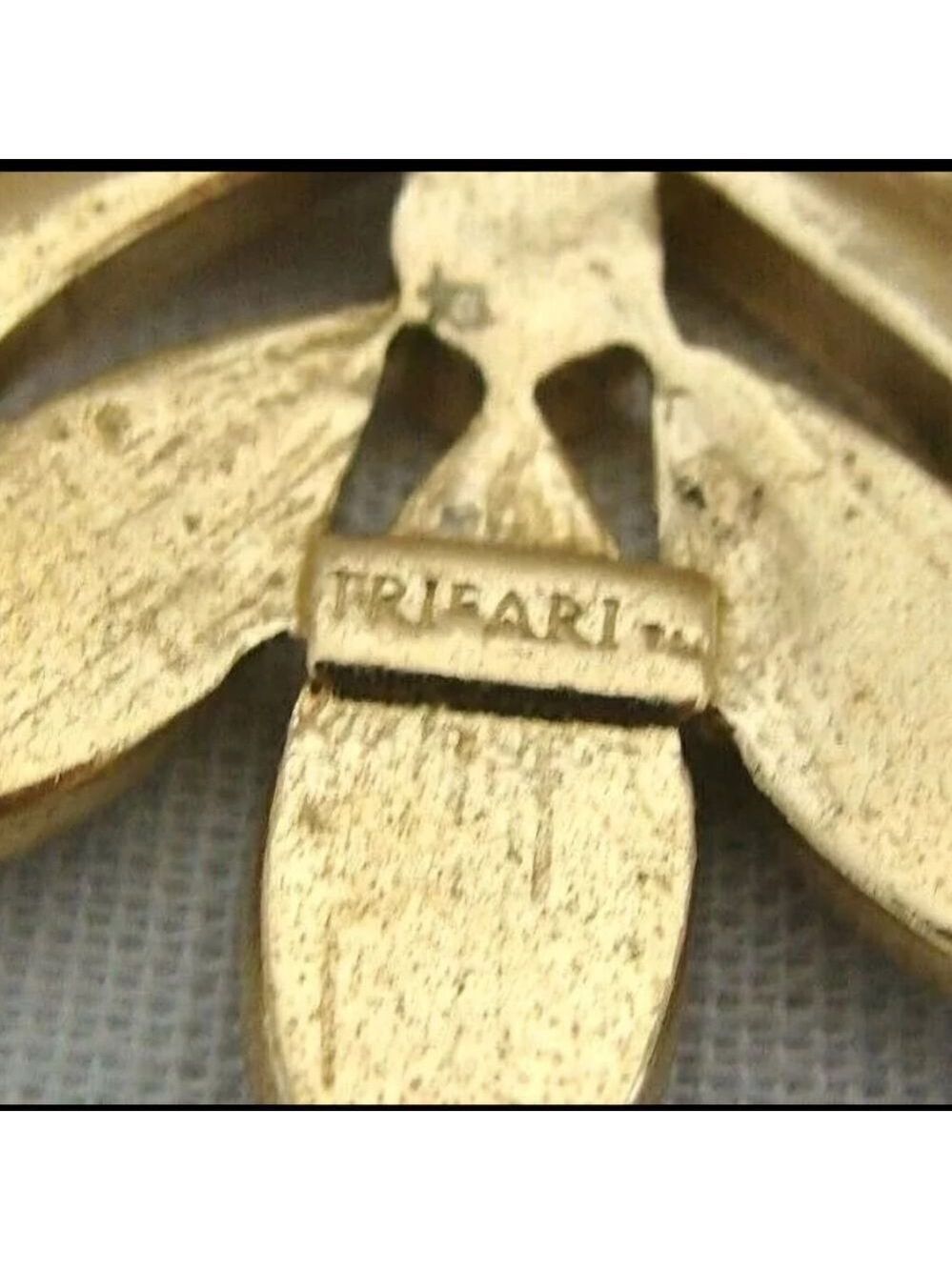 Trifari Gold-Tone And Black Enamel Leaves Necklace - Picture 6 of 6